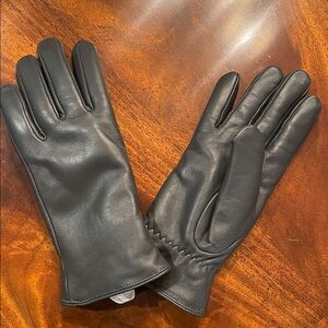 Elegant Black Leather Gloves